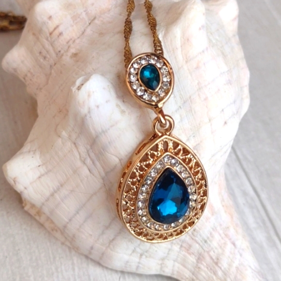 Deep Aqua Blue Turquoise Multifaceted Rhinestone Faux Gold Pendant Necklace - Picture 5 of 9